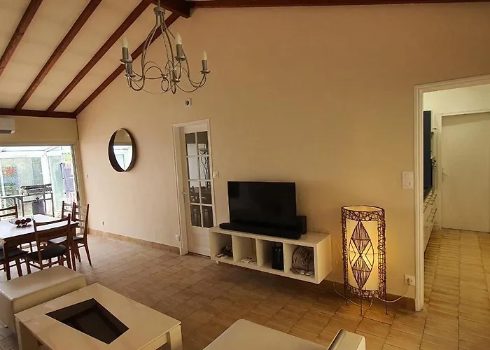 Charmante Maison De Plain Pied Renovee Et Climatisee En Lisiere De Foret *